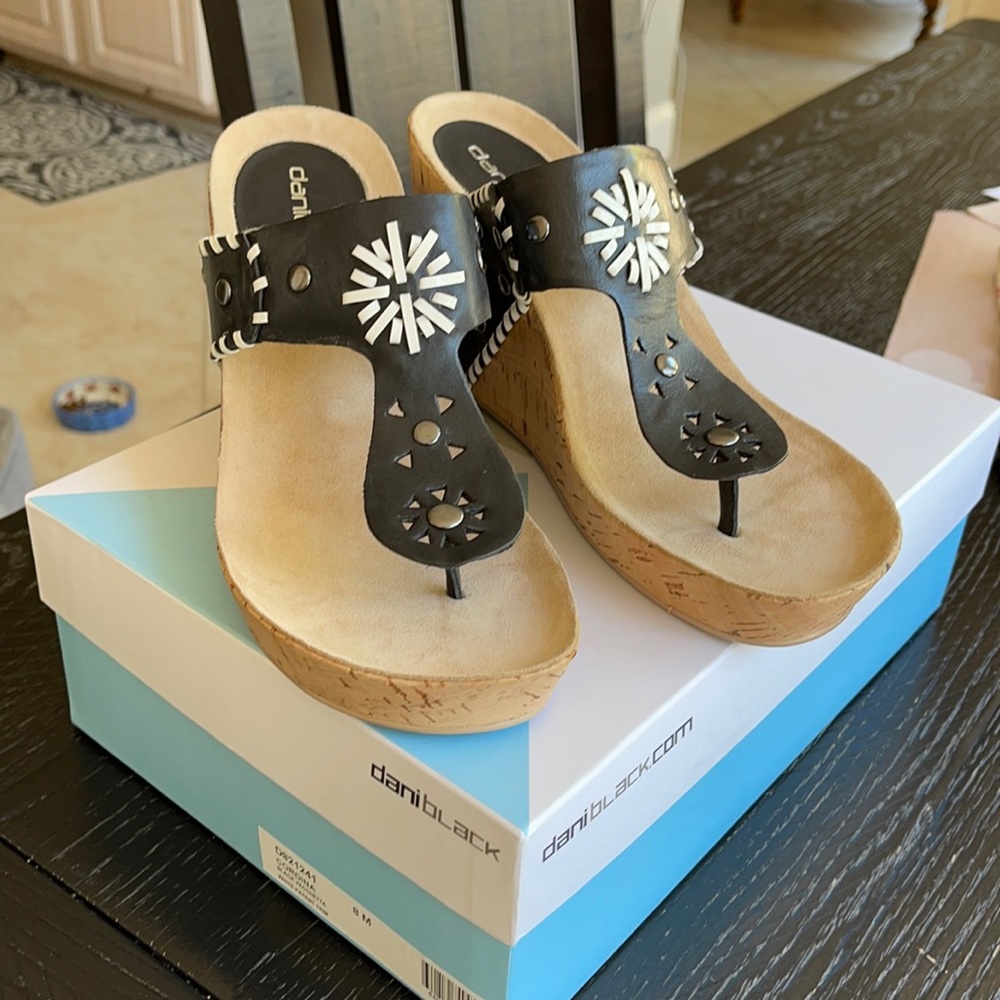 Daniblack wedge